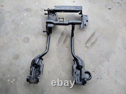 03-06 Crew Cab RIGHT Rear 60/40 Bench Seat Track Frame Riser Silverado Sierra