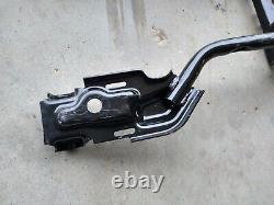 03-06 Crew Cab RIGHT Rear 60/40 Bench Seat Track Frame Riser Silverado Sierra
