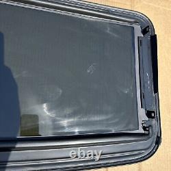 2007-2013 Chevy Silverado GMC Sierra CREW Cab Sun Roof Sunroof Window Glass OEM
