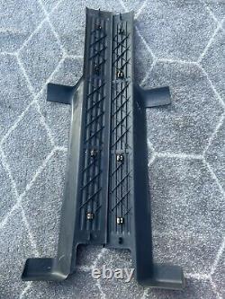 99-06 LH RH Front Door Sill Plate Silverado Sierra Avalanche kick sill DARK GREY