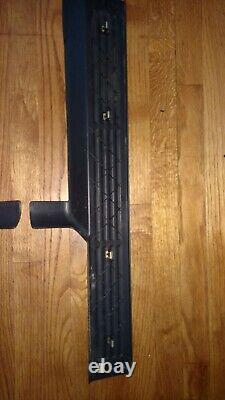 99-06 LH RH Front Door Sill Plate Silverado Sierra Avalanche kick sill DARK GREY