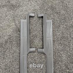 99-06 LH RH Front Door Sill Plate Silverado Sierra Avalanche kick sill Gray